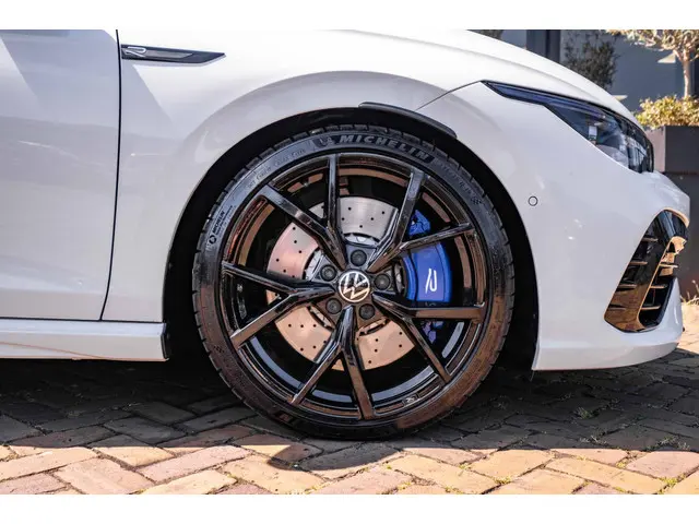 Volkswagen Golf Variant R | 322 PK | 2023 Benzine 9