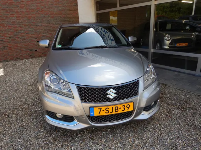 Suzuki Kizashi 2.4 Sport 2013 Benzine 3