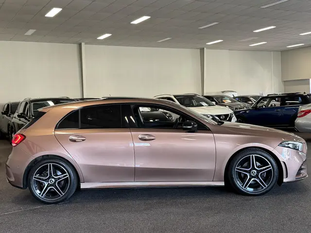 Mercedes-Benz A-Klasse 200 AMG-LINE 2021 Benzine 6