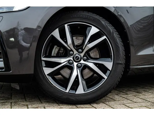 Volvo V60 2.0 B3 Plus Dark 2023 Benzine 36