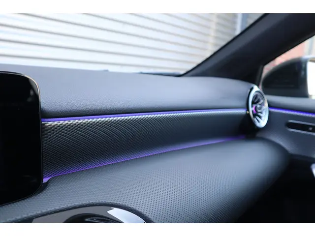 Mercedes-Benz A-Klasse 250 e Luxury 2021 Hybride Benzine 12