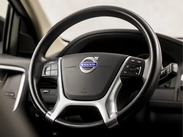 Volvo XC60 2.0 T5 Luxury Sport 2012 Benzine 16