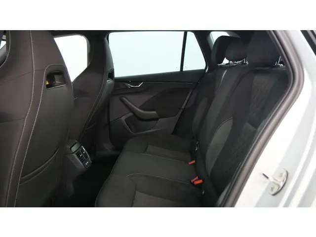 Škoda Kamiq 1.0 TSI 115pk Sport Business 2021 Benzine 35