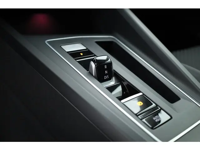 Volkswagen Golf 1.5 eTSI DSG 2022 Benzine 6