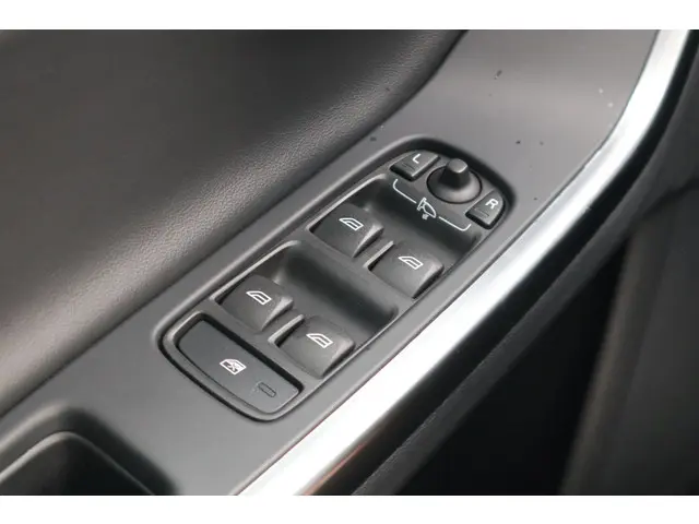 Volvo V60 1.5 T3 R-Design 2016 Benzine 19