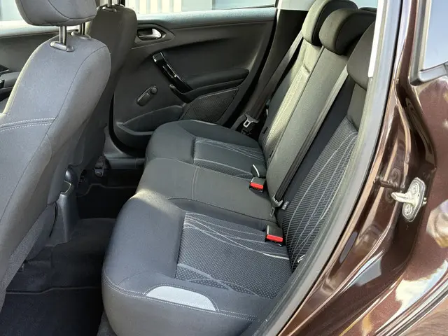 Peugeot 208 1.2 VTi Envy 2013 Benzine 11