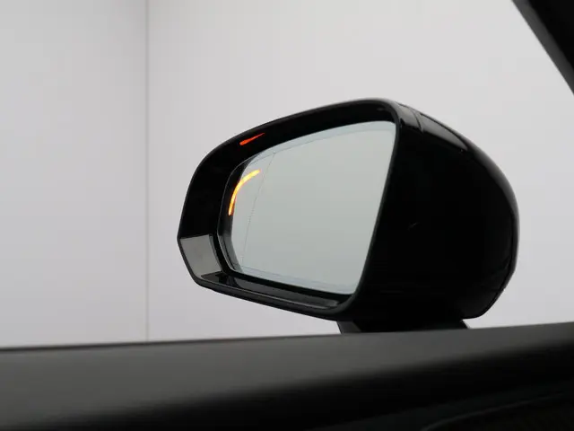 Volvo V60 2.0 B3 R-Design 2021 Benzine 13