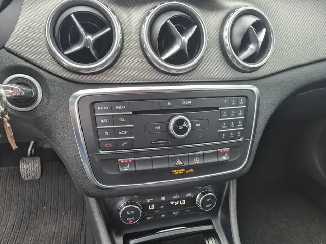 Mercedes-Benz GLA 200 Ambition 2015 Benzine 7