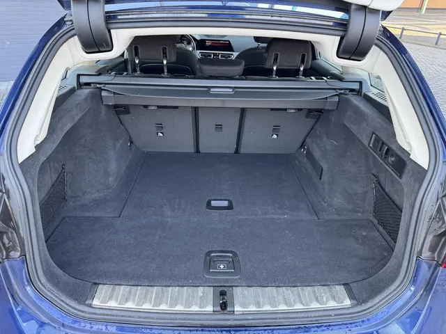 BMW 3 Serie Touring 320i Executive Edition 2020 Benzine 8