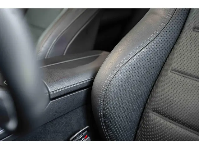 Mercedes-Benz GLE 580 Premium Plus 2022 Benzine 31