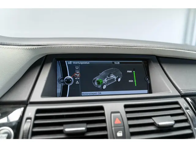 BMW X5 4.4i M 556 PK Akrapovic Full Option 2012 Benzine 21