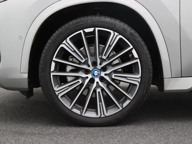BMW X1 xDrive25e 2023 Hybride Benzine 8