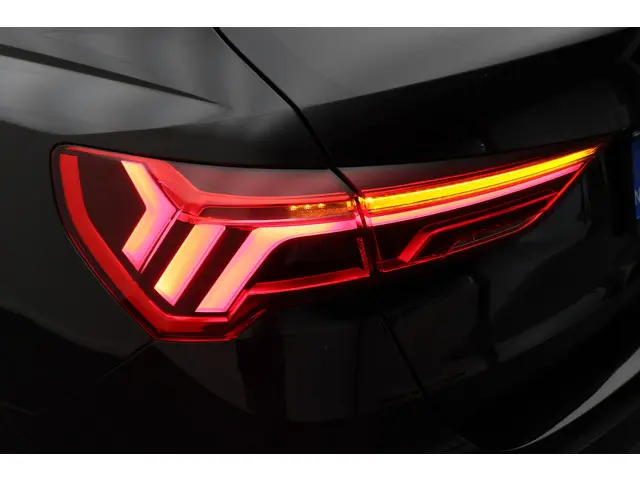 Audi Q3 45 TFSI e S edition 2021 Hybride Benzine 28