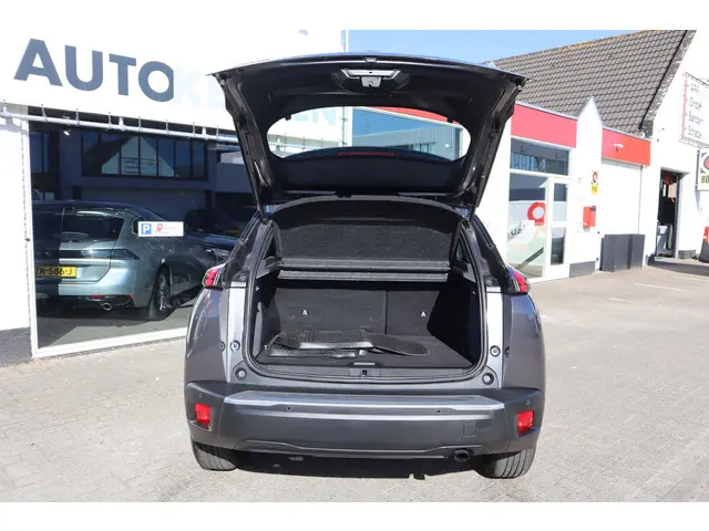 Peugeot 2008 1.2 PT ALLURE 2022 Benzine 31