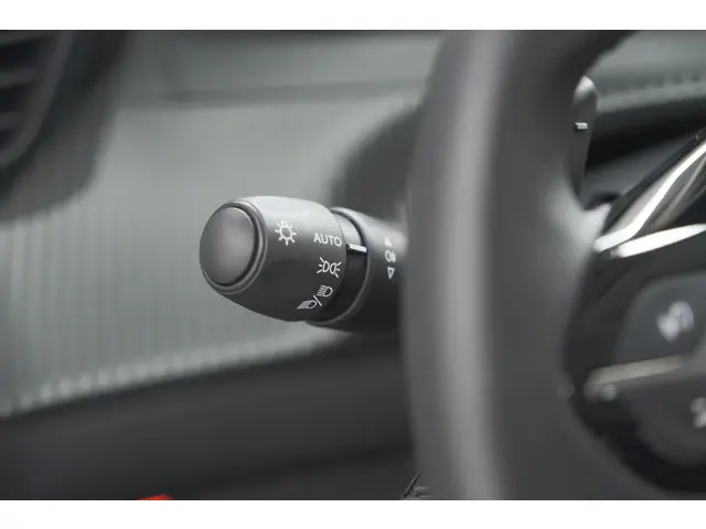 Peugeot 208 PureTech 100 EAT8 Active Pack 2023 Benzine 34