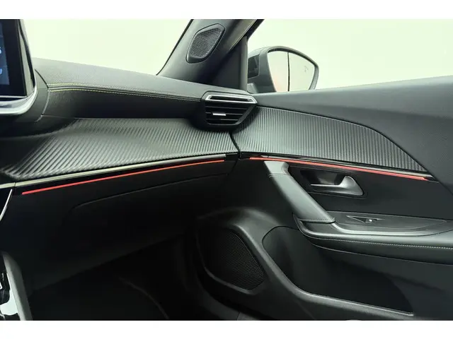 Peugeot 2008 1.2 PureTech GT 2022 Benzine 22