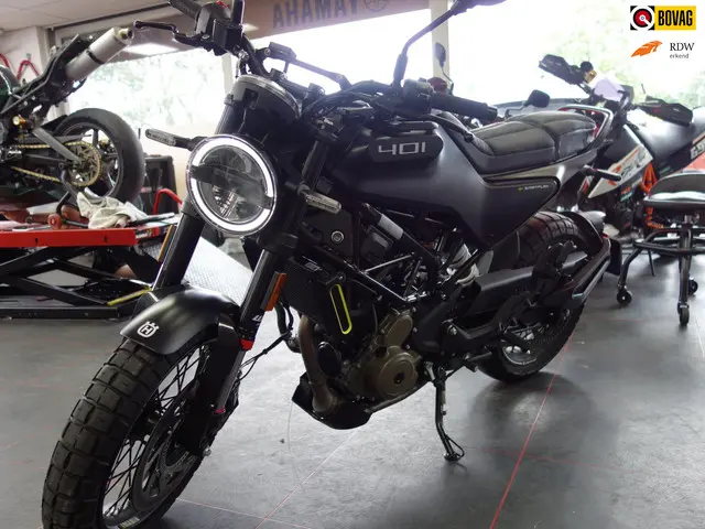 Husqvarna Svartpilen Tour 401 2023 Benzine