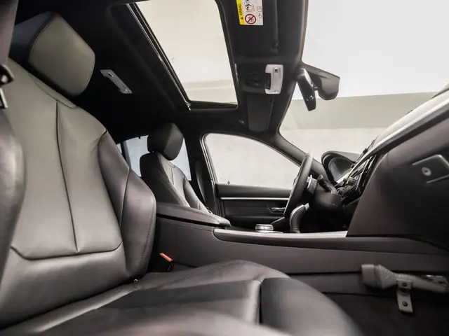 BMW 3 Serie 320i M Sport High Executive 2017 Benzine 8