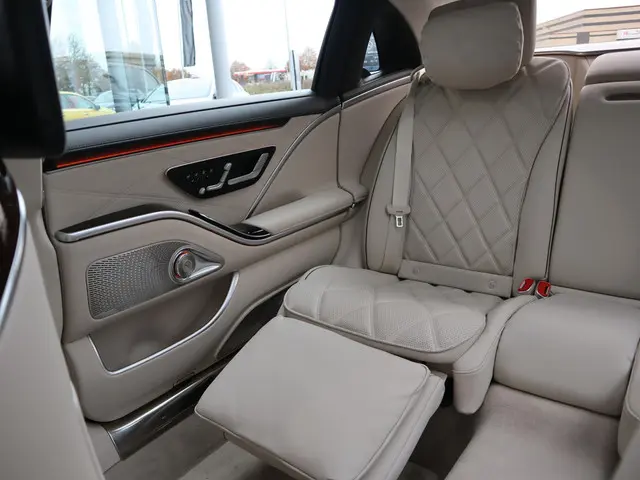 Mercedes-Benz S-Klasse 680 4MATIC Maybach 2023 Benzine 11