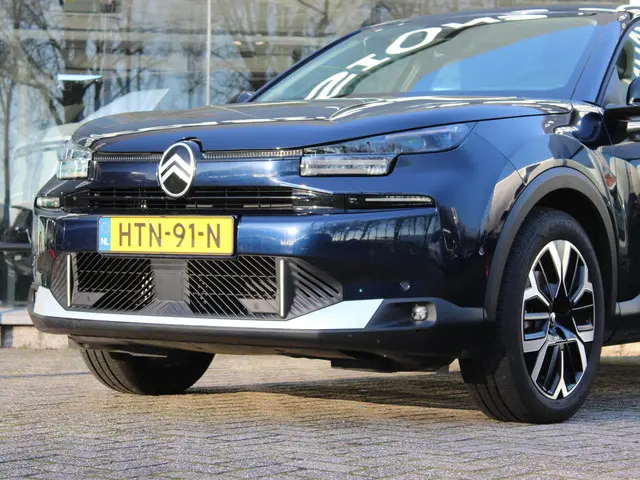 Citroën C4 HYBRID 145 BUSINESS 2025 Hybride Benzine 15