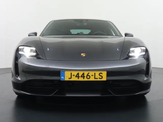 Porsche Taycan 3
