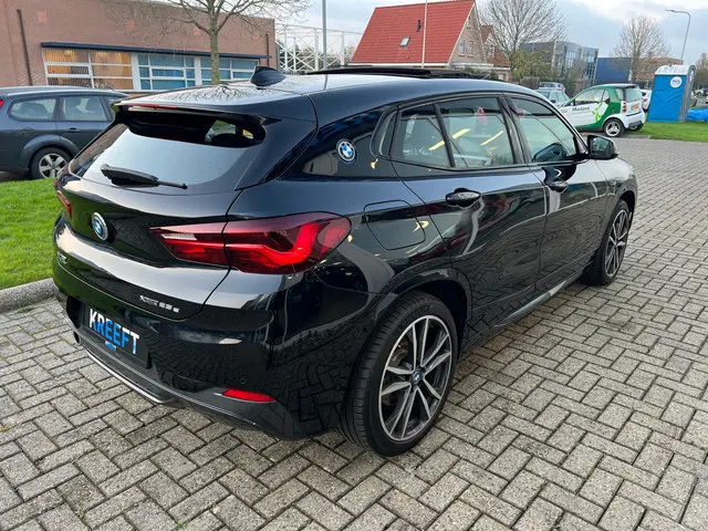 BMW X2 xDrive25e High Executive 2022 Hybride Benzine 7