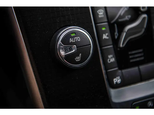 Volvo V40 1.5 T3 Polar+ Sport 2019 Benzine 27