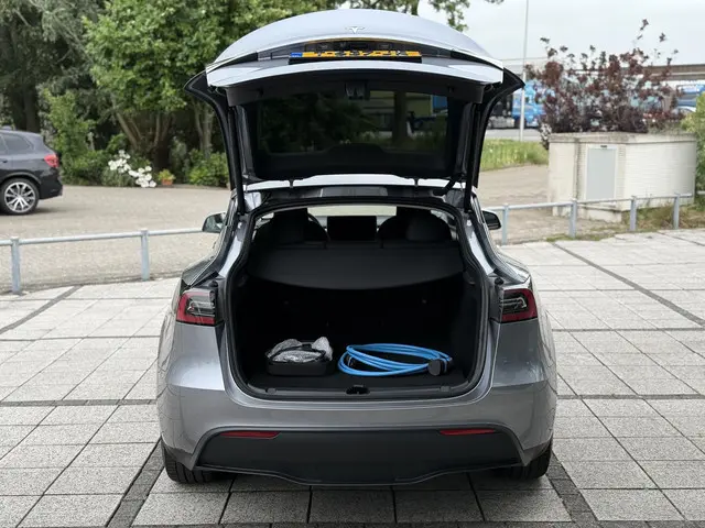 Tesla Model Y Long Range AWD Dual 2023 Elektrisch 17