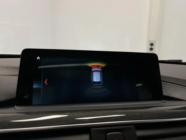 BMW 3 Serie Touring 330i M Sport Edition 2018 Benzine 29