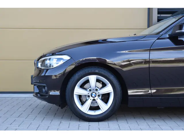 BMW 1 Serie 118i Essential 2015 Benzine 5