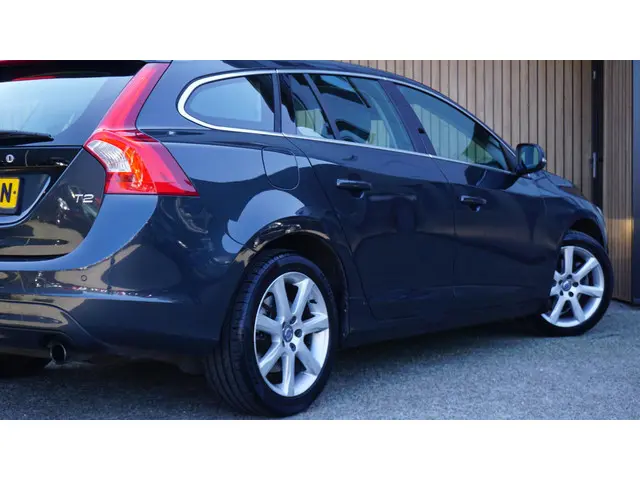 Volvo V60 1.5 123PK T2 Automaat Kinetic 2017 Benzine 42