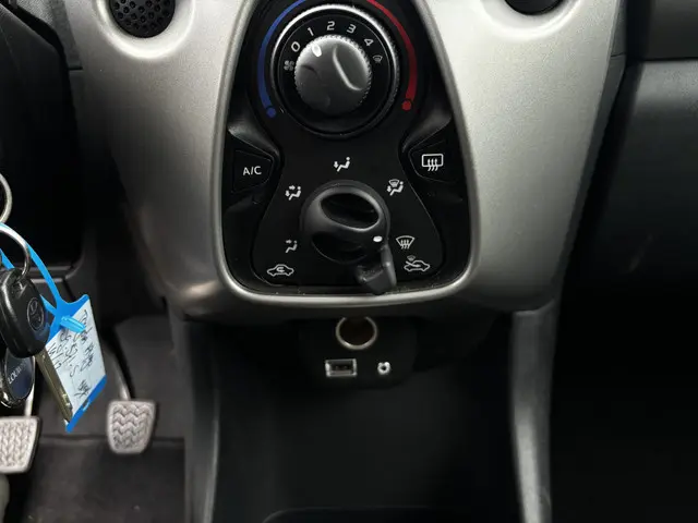 Toyota Aygo 1.0 VVT-i x-play 2018 Benzine 15