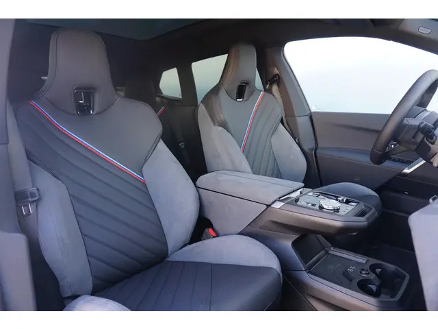 BMW iX xDrive60 2025 Elektrisch 8