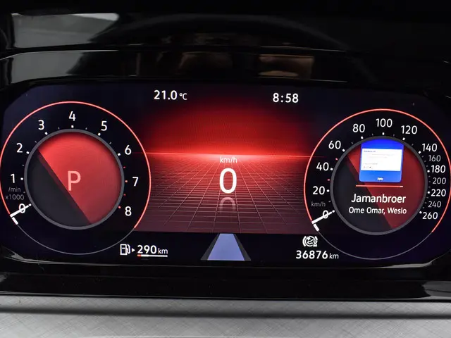 Volkswagen Golf 1.0 eTSI 110pk DSG Life 2024 Benzine 29