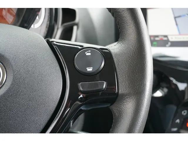 Toyota Aygo 1.0 VVT-i x-clusiv 2014 Benzine 19