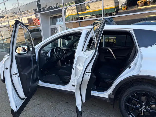 Toyota RAV4 2.5 Hybrid Black Edition 2018 Hybride Benzine 9