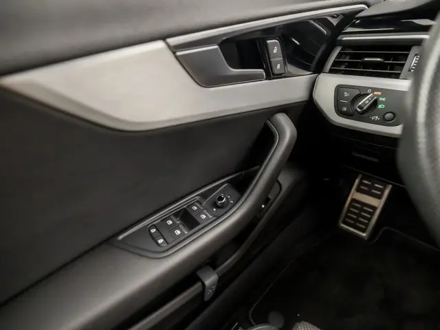 Audi A4 Avant 35 TFSI S-Line Sport 2020 Benzine 25