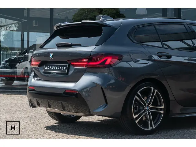 BMW 1 Serie 118i M-Sport | Pano | Leer 2021 Benzine 11