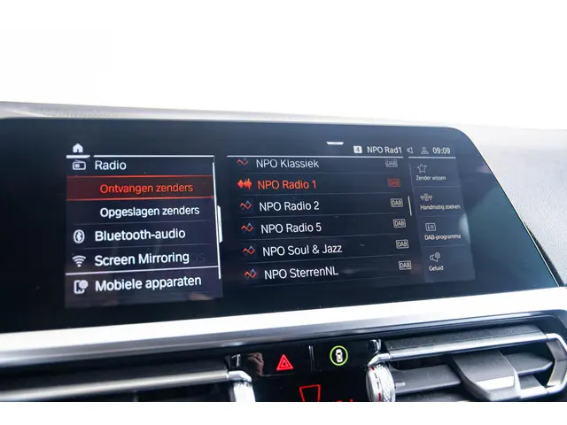 BMW 3 Serie 320i Business Edition 2021 Benzine 15