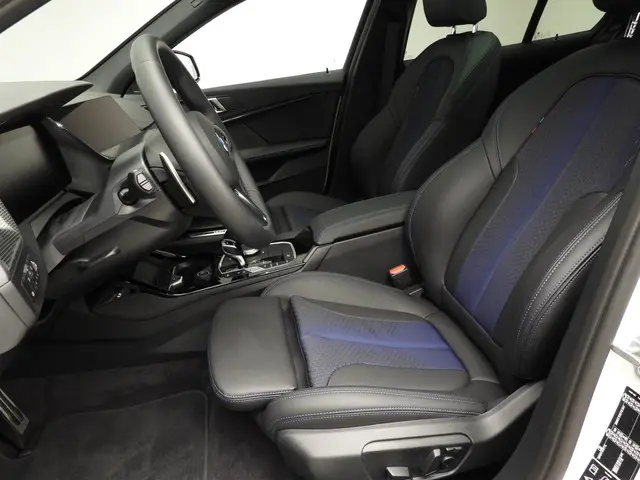 BMW 1 Serie 5-deurs M135i xDrive 2024 Benzine 7