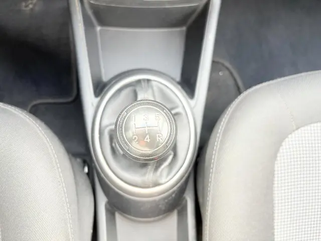 Hyundai i20 1.2i Business Edition *AC 2014 Benzine 13