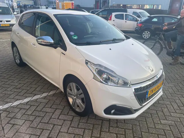Peugeot 208 1.2 PureTech Signature 2019 Benzine 18
