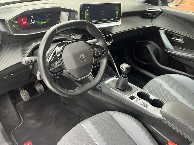 Peugeot 2008 PureTech 100 Allure 2021 Benzine 3