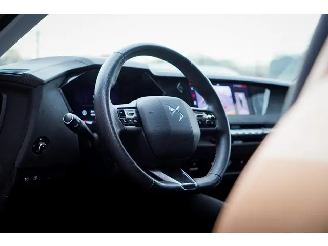DS DS 4 E-Tense Rivoli 2022 Hybride Benzine 6