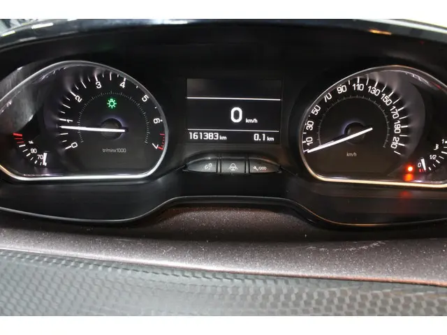 Peugeot 2008 1.2 PureTech Style 2015 Benzine 16