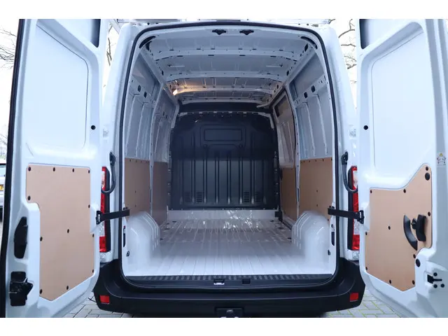 Nissan Interstar 2.3 dCi L2H2 N-Connecta 2024 Diesel 8