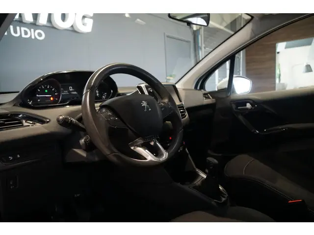 Peugeot 208 1.2 PureTech Allure 2017 Benzine 4