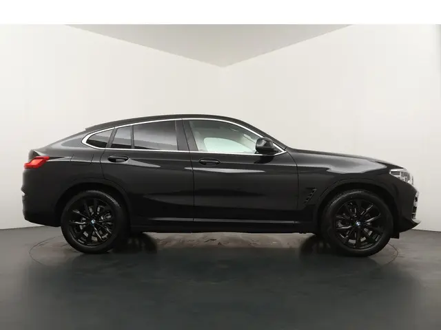 BMW X4 xDrive20i High Executive Edition 2021 Benzine 7