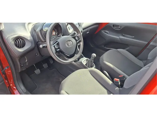 Toyota Aygo 1.0 VVT-i x-clusiv 2021 Benzine 9