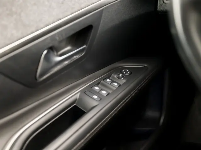 Peugeot 3008 1.2 PureTech Allure Sport 2018 Benzine 21